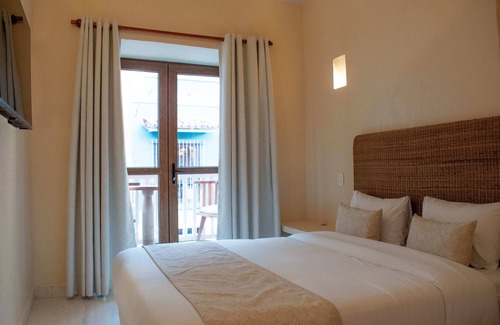 Centro Hotel | Deluxe Room @Walled City with Balcony