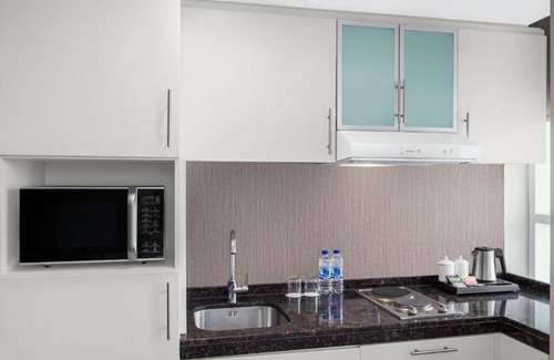 Al Wasl Apartment | Stylish Room Near Burj Khalifa Metro with Family Amenities
