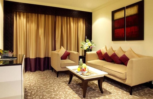 Al Rigga House | Inviting Deluxe Room near Day to Day Hypermarket Baniyas