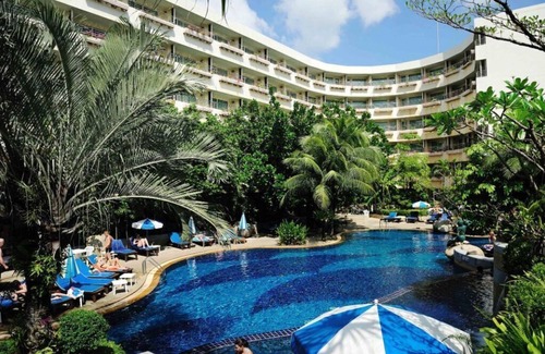 Patong Hotel | Seaview Deluxe Room @ Patong with Pool & Kitchen Access