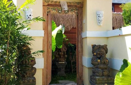 Mambal House | Deluxe Room Puri Uma Dewi room only