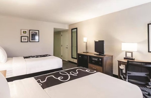 Myrtle Beach Hotel | Deluxe Room with 2 Double Beds at La Quinta Inn: Free Breakfast & Pool