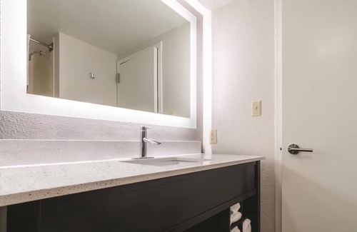 Myrtle Beach Hotel | Deluxe Room with 2 Double Beds at La Quinta Inn: Free Breakfast & Pool