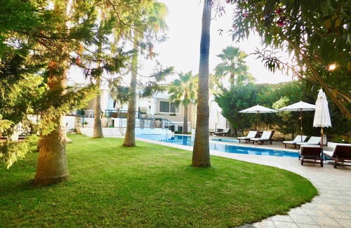 Agii Apostoli Apartment | Sea View Maisonette with Pool, Steps from the Beach