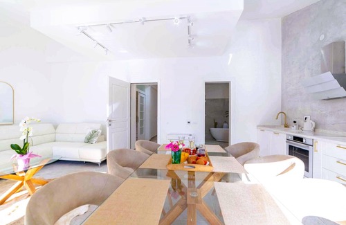 Lepetane Apartment | ❤️Deluxe Seafront 2BR| 3 Baths & Soaking Bath | Spacious with Stunning Bay Views