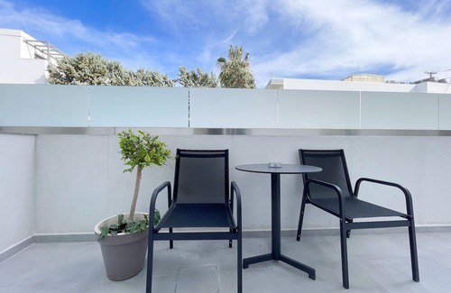 Rethymno Apartment | Seaside Studio with Pool and Oceanfront Views
