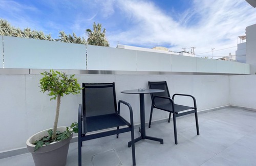Rethymno Apartment | Seaside Studio with Pool and Oceanfront Views