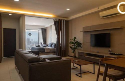Tanjung Bungah Apartment | Beautiful Seaview Suite with King Bed at The Only Bnb