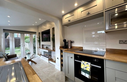 Hull House | Perfect Stays @ Libra Spaces: Pet Friendly & Family Ready