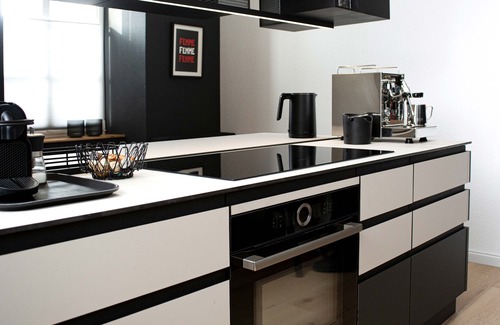 Asterstein Apartment | Deluxe Studio: Family-Friendly Retreat for Your Getaway