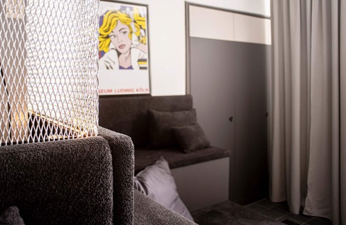 Asterstein Apartment | Deluxe Studio: Family-Friendly Retreat for Your Getaway