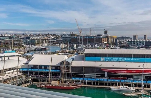 Auckland Central Business District Apartment | Deluxe Suite, 1 Bedroom, Balcony, Harbour View