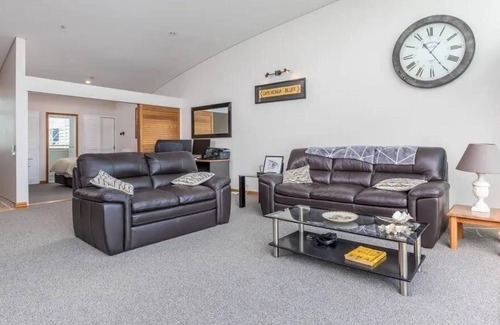 Auckland Central Business District Apartment | Deluxe Suite, 1 Bedroom, Balcony, Harbour View