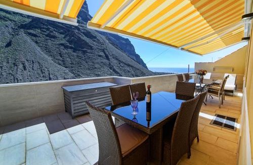 La Calera Apartment | Oceanfront Deluxe Suite with Breathtaking Views & Hot Tub