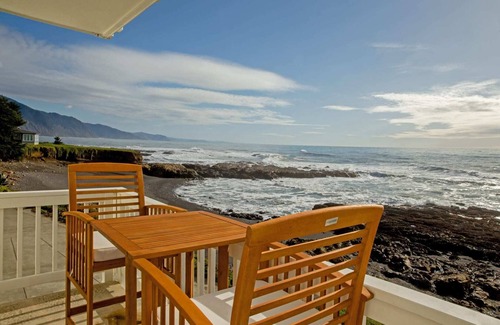 Shelter Cove Condo | Oceanfront Deluxe Suite with Jacuzzi | Guest Rated 10/10