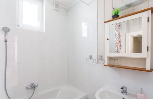 Morbisch am See Cottage | Spacious Deluxe Suite with Kingsize Bed at Pension Laubenhof