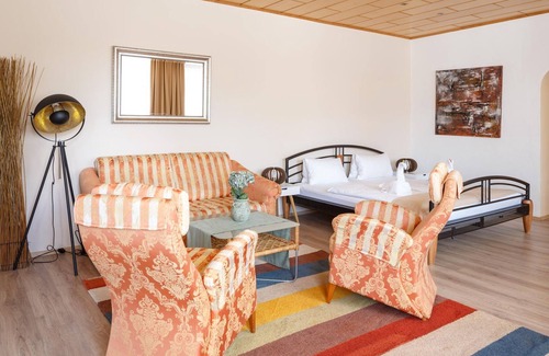 Morbisch am See Cottage | Spacious Deluxe Suite with Kingsize Bed at Pension Laubenhof