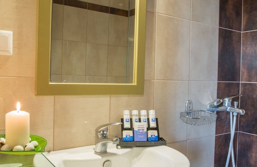 Zalongo Bed & Breakfast | Seaside Deluxe Suite with Pool and Spa in Preveza