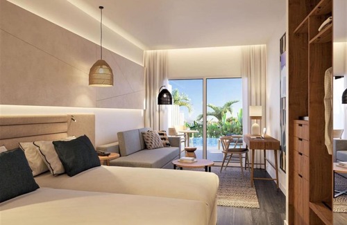 Bahia Calma Apartment | Indulgent Swim-Up Room with Private Pool - Adults Only