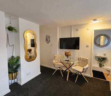 Stevenage Apartment | Modern Town Centre Studio in Stevenage - Rated 8.4/10
