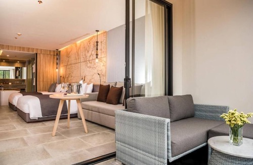 Khuekkhak Resort | Pool View Twin Room with Kitchen and Accessibility Features