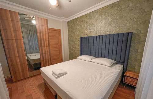 Bakırkoy Apartment | Modern Two Bedroom Apartment with Garden & Ocean View