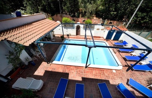 Ischia Porto House | Stylish Two-Bedroom Apartment Near Ischia Porto's Excitement