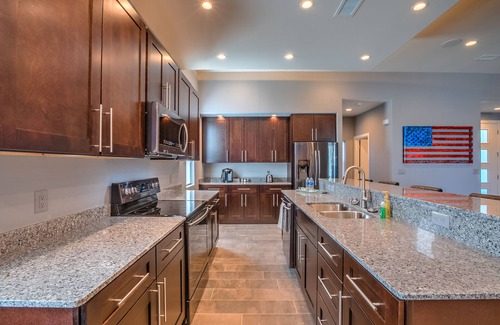Uptown House | Elegant Uptown Residence with Hot Tub & 3 King Beds