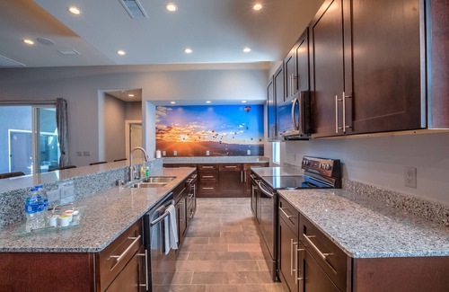 Uptown House | Elegant Uptown Residence with Hot Tub & 3 King Beds