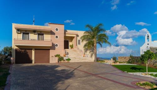Megala Chorafia Villa | Elegant Deluxe Villa Kamba with Ocean View - Rated 9.8/10