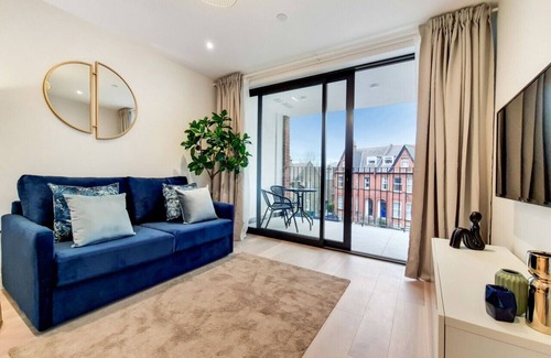 Harrow Apartment | Modern Wembley Harrow Apartment with Kitchen & Breakfast