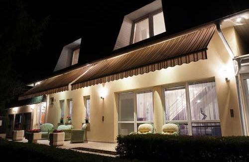 Sostogyogyfurdo Apartment | Cozy Deluxe Apartment with Kitchen & Pet-Friendly Amenities