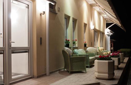 Sostogyogyfurdo Apartment | Cozy Deluxe Apartment with Kitchen & Pet-Friendly Amenities