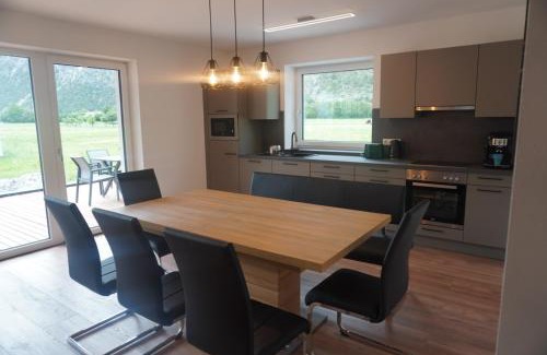 Imsterberg Apartment | Deluxefort: Ideal Retreat with Hot Tub & Sauna for 10 Guests