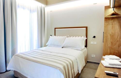 Vlicho Apartment | Elegant Demar Suites in Vlycho Lefkada with Pool Access
