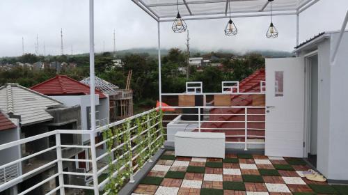 Oro Oro Ombo Villa | Indulge in Aesthetic Demara Villa with Pool & Family Fun