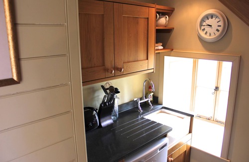 Abergavenny House | Serene Demesne Farm Guesthouse in Enchanting Countryside