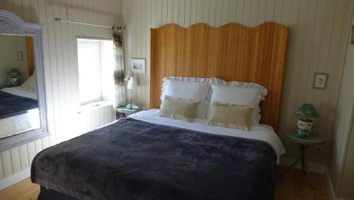 Saint-Thomas-de-Conac House | Elegant Stay at Demeure d'Alienor with Oceanfront Pool