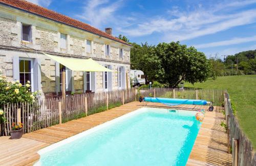 Saint-Thomas-de-Conac House | Elegant Stay at Demeure d'Alienor with Oceanfront Pool