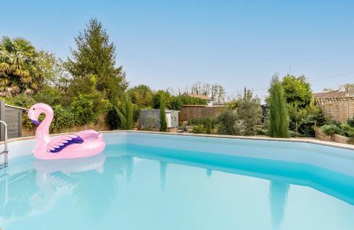 Vertheuil Villa | Inviting Stone Retreat with Pool & Pet-Friendly Amenities