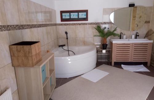 Etauliers Villa | Discover Demeure en Pierre: Oceanfront Retreat for Families