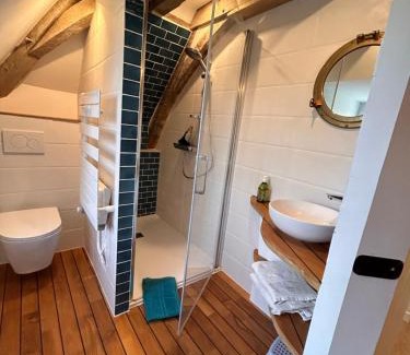Feneu House | Experience Comfort at Demeure La Lande Fleurie Hotel