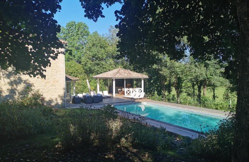 Cleyrac Bed & Breakfast | Relax at Demeure La Vignague with Pool and Hot Tub Access