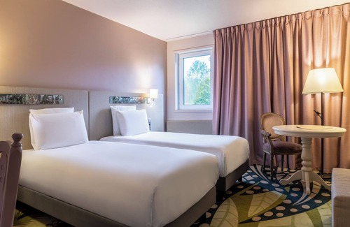 Le Coudray-Montceaux Hotel | Elegant Stay at Demeures de Campagne Parc du Coudray