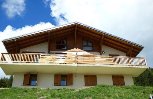 Hauteluce Apartment | Duplex Chalet with Mont Blanc Views and Family-Friendly Amenities