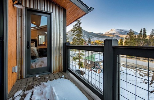 Frisco House | Downtown Frisco Chic: Deming Crossing Duplex with Breakfast