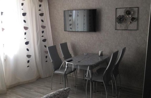 Adler City Centre Apartment | Top-Rated Stay at Demokraticheskaya 45 with Accessibility