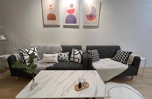 Pekan Melayu House | Family-Friendly DeMUJI Hotel: 4BR near ECM & KCM