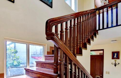 Basco House | Cozy Den Den Guesthouse: Family-Friendly with Kitchen Access