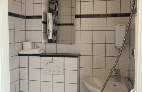 Ribe Hotel | Discover Den Gamle Arrest: Family-Friendly with Dining Option